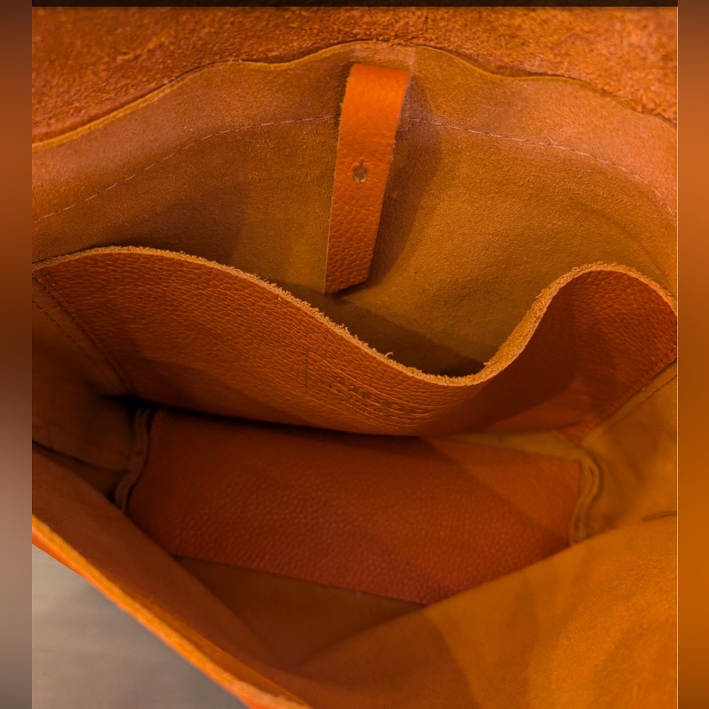 Leather Hand Bag from Spain Burnt Orange pebbled texture handmade in Spain - Picture 2 of 6